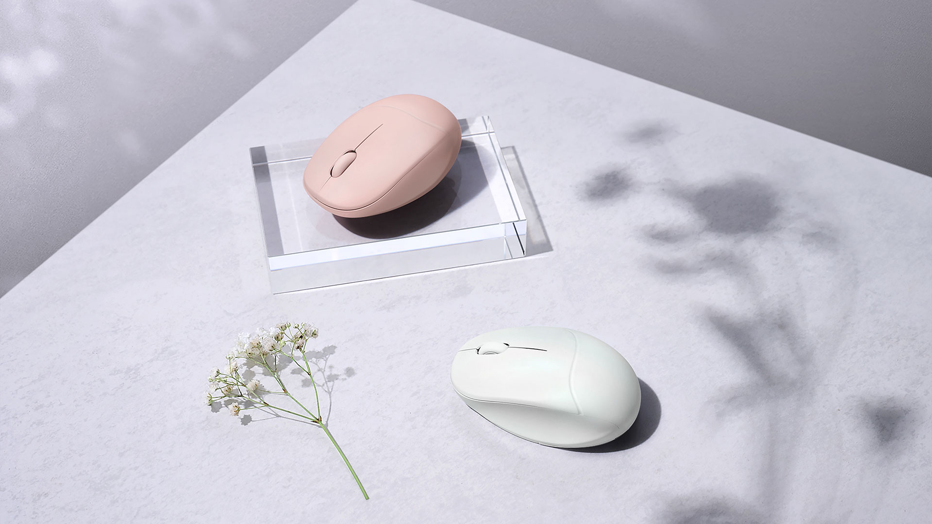 The ASUS Fragrance Mouse has an internal bottom compartment with a refillable vial that can hold aromatic oils